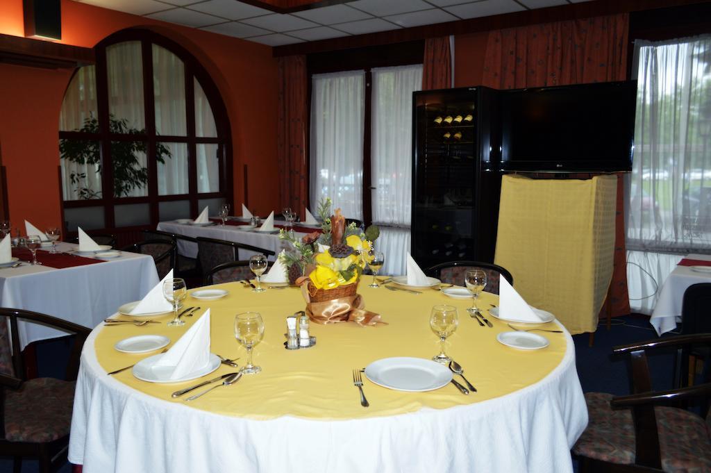 Hotel Nagyerdo Ντέμπρετσεν Εξωτερικό φωτογραφία