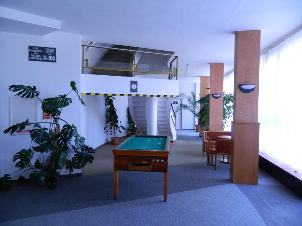 Hotel Nagyerdo Ντέμπρετσεν Εξωτερικό φωτογραφία